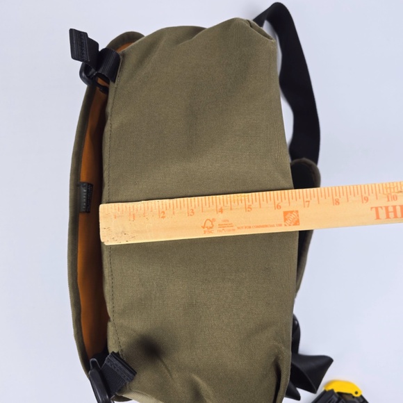 Crumpler The Considerable Embarrassment Laptop Messenger Bag 15" Olive Khaki - Picture 11 of 13